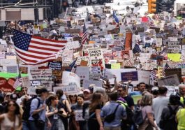 Ribuan Warga AS Gelar Unjuk Rasa Menentang Kebijakan Trump