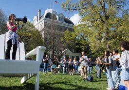 Universitas AS Bantu Mahasiswa Asing Hadapi Ancaman Deportasi