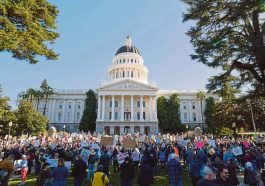 Mahkamah Agung Bahas Upaya Trump Batasi Kewarganegaraan