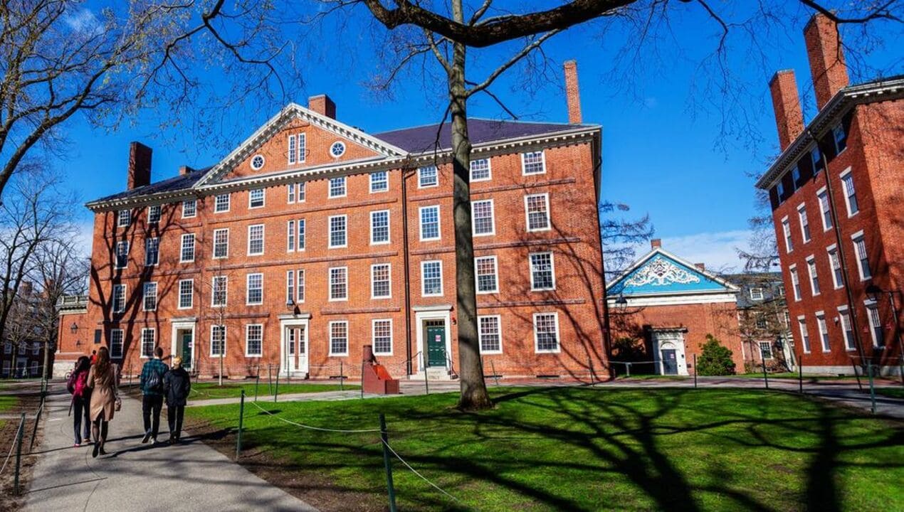 universitas-harvard-gugat-trump-soal-pencabutan-izin-mahasiswa