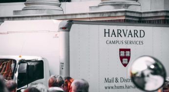 Harvard Gugat atas Pembatasan Mahasiswa Internasional
