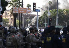 Polisi Los Angeles Bubarkan Unjuk Rasa Imigrasi