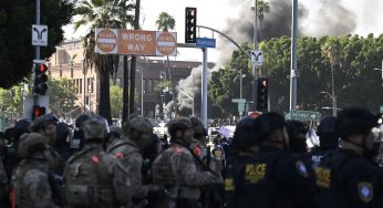 Polisi Los Angeles Bubarkan Unjuk Rasa Imigrasi