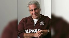 Golf di Skotlandia, Trump Diterpa Isu Epstein dan Protes Publik